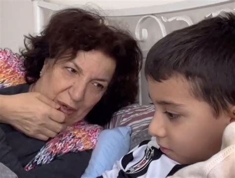 "Pavyon Ne Demek" Diye Soran Torununa En Basit Şekilde Anlatmaya Çalışan Anneannenin Güldüren Anları